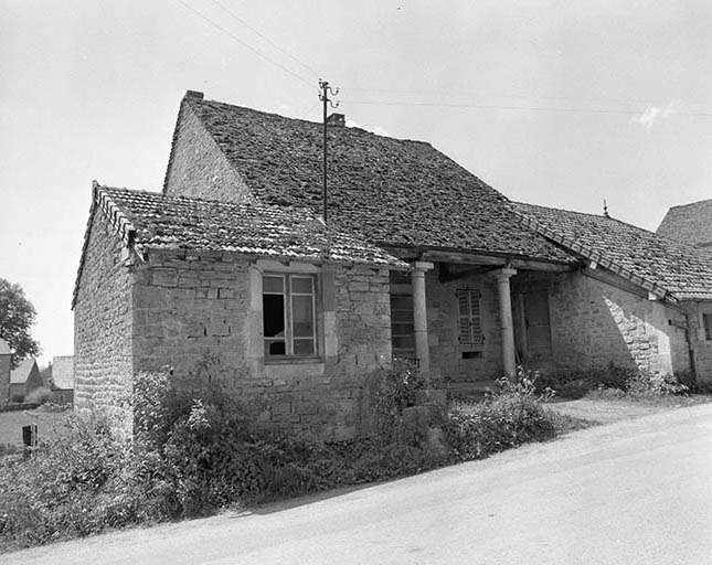 Façade antérieure. © Yves Sancey / Région Bourgogne-Franche-Comté, Inventaire du patrimoine - 1981