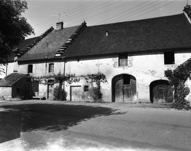 Façade antérieure en 1981. © Yves Sancey / Région Bourgogne-Franche-Comté, Inventaire du patrimoine - 1981
