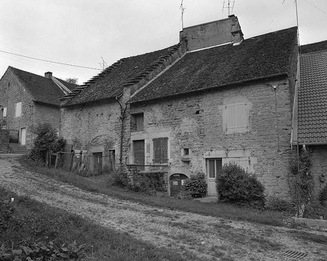Façade droite. © Yves Sancey / Région Bourgogne-Franche-Comté, Inventaire du patrimoine - 1981