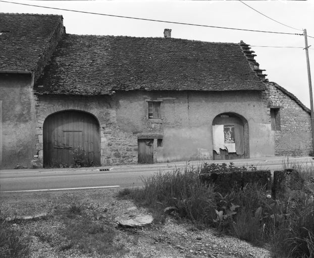 Façade antérieure vue de face. © Yves Sancey / Région Bourgogne-Franche-Comté, Inventaire du patrimoine - 1981