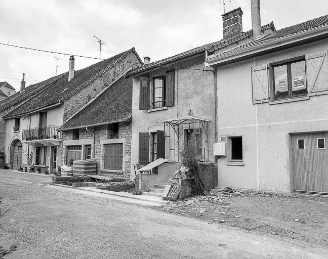 Vue de trois quarts droit. © Yves Sancey / Région Bourgogne-Franche-Comté, Inventaire du patrimoine - 1981