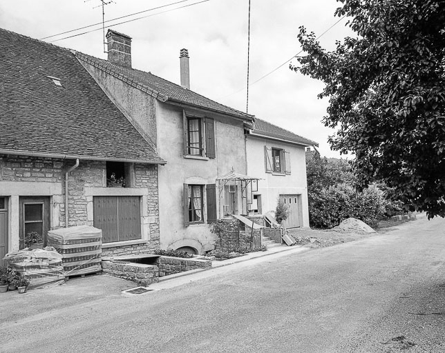 Vue de trois quarts gauche. © Yves Sancey / Région Bourgogne-Franche-Comté, Inventaire du patrimoine - 1981