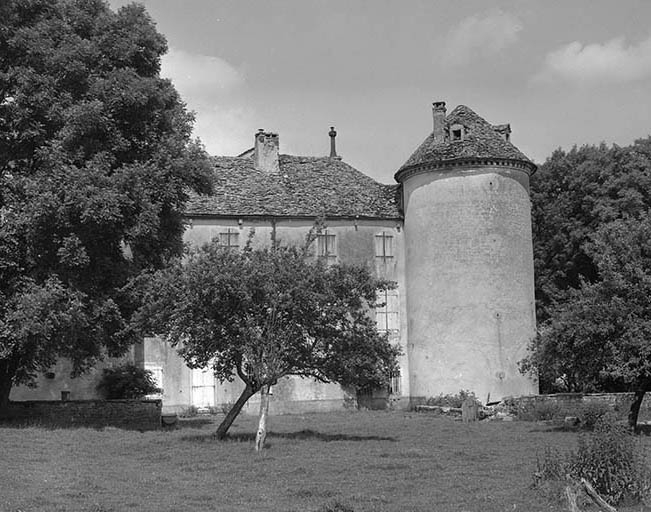 Tour de l'angle Sud-Est. © Yves Sancey / Région Bourgogne-Franche-Comté, Inventaire du patrimoine - 1981