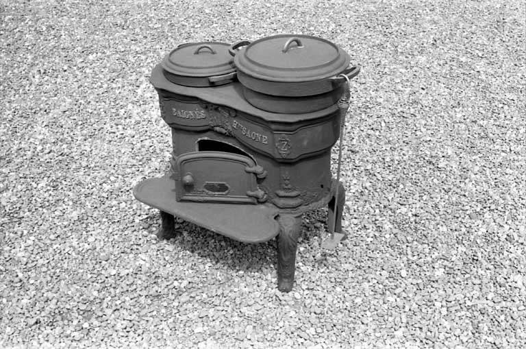 Fourneau à deux trous, série Z. © Dominique Dominguez / Région Bourgogne-Franche-Comté, Inventaire du patrimoine - 1981