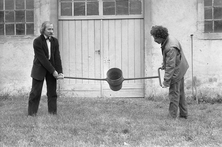 Poche de coulée sur son brancard. © Dominique Dominguez / Région Bourgogne-Franche-Comté, Inventaire du patrimoine - 1981