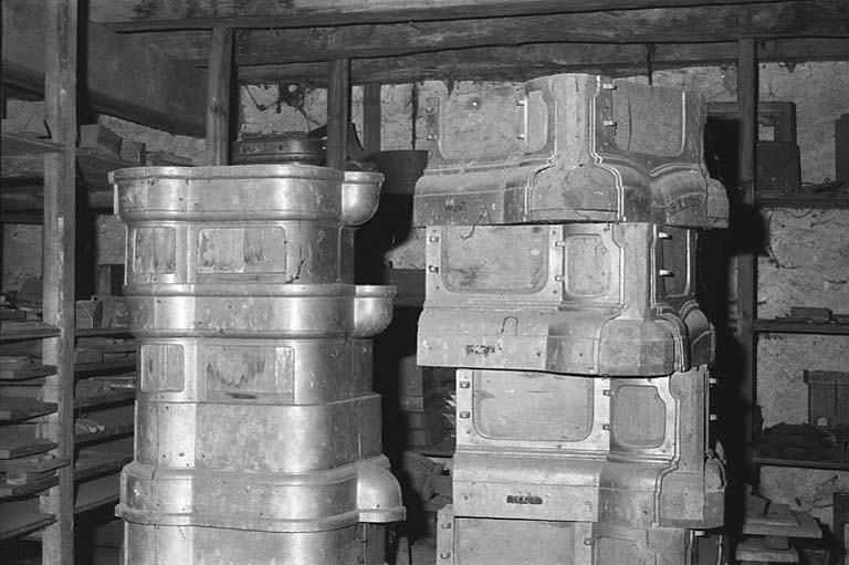 Matrices de cuisinières en zinc antimoine. Vue de trois quarts. © Dominique Dominguez / Région Bourgogne-Franche-Comté, Inventaire du patrimoine - 1981