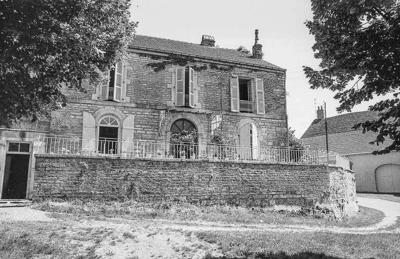 Façade antérieure. © Bernard Lardière / Région Bourgogne-Franche-Comté, Inventaire du patrimoine - 1981