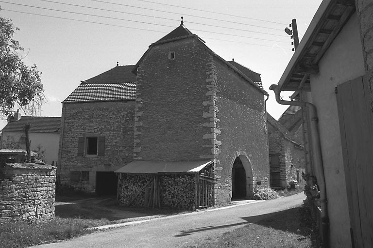 Façade postérieure du bâtiment. © Bernard Lardière / Région Bourgogne-Franche-Comté, Inventaire du patrimoine - 1981