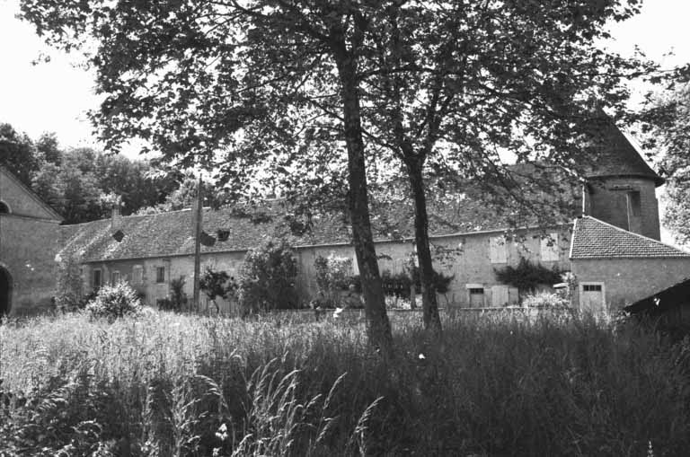 Vue d'ensemble du logement ouvrier en 1981. © Bernard Lardière / Région Bourgogne-Franche-Comté, Inventaire du patrimoine - 1981