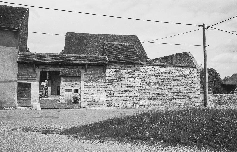 Vue d'ensemble depuis la rue. © Bernard Lardière / Région Bourgogne-Franche-Comté, Inventaire du patrimoine - 1981