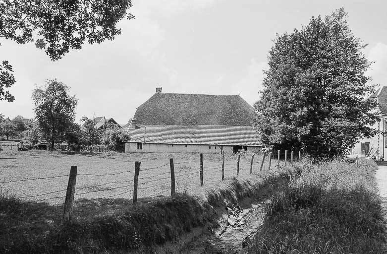 Vue éloignée. © Bernard Lardière / Région Bourgogne-Franche-Comté, Inventaire du patrimoine - 1981