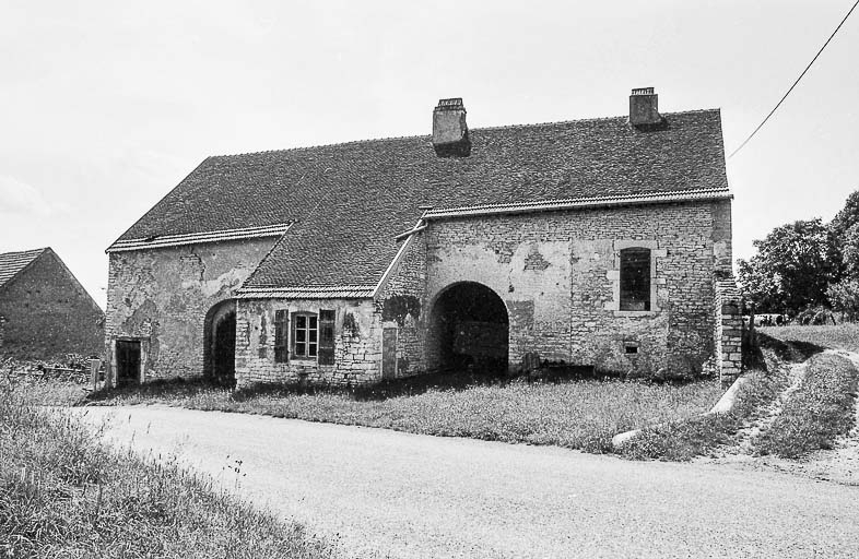 Façade antérieure. © Bernard Lardière / Région Bourgogne-Franche-Comté, Inventaire du patrimoine - 1981