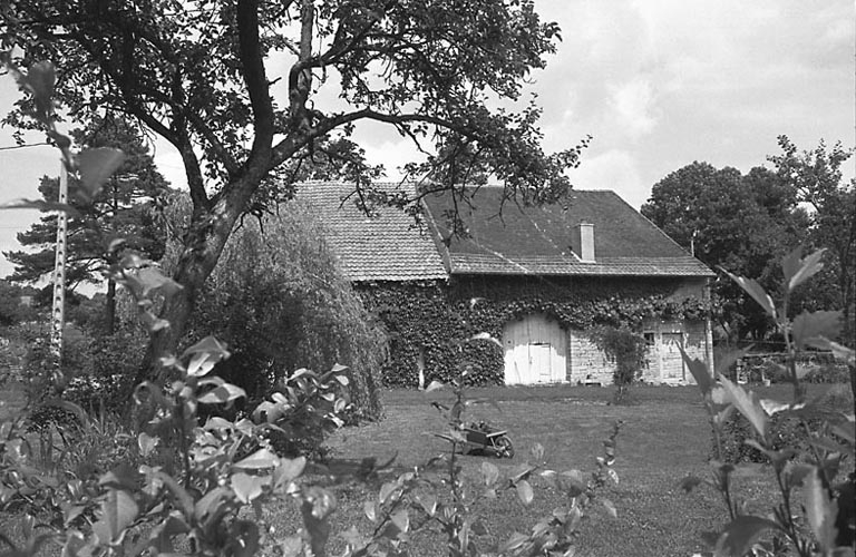 Vue du bâtiment agricole. © Bernard Lardière / Région Bourgogne-Franche-Comté, Inventaire du patrimoine - 1981