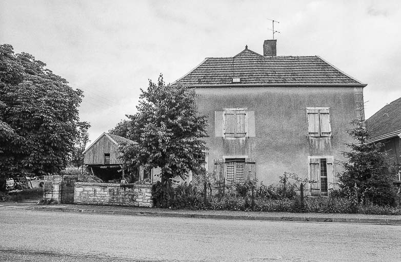 Façade antérieure de l'habitation. © Bernard Lardière / Région Bourgogne-Franche-Comté, Inventaire du patrimoine - 1981