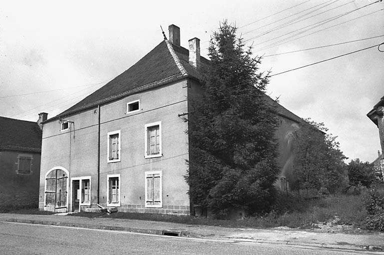 Façade antérieure sur rue. © Bernard Lardière / Région Bourgogne-Franche-Comté, Inventaire du patrimoine - 1981