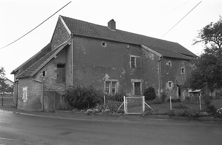 Façade antérieure. © Bernard Lardière / Région Bourgogne-Franche-Comté, Inventaire du patrimoine - 1981