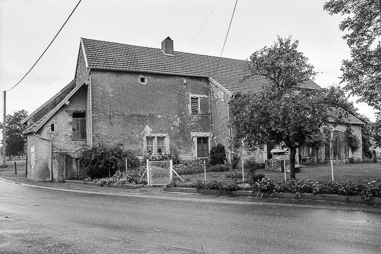 Façade antérieure. © Bernard Lardière / Région Bourgogne-Franche-Comté, Inventaire du patrimoine - 1981