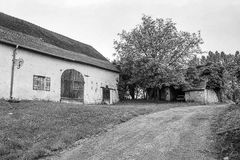 Façade antérieure : partie agricole. © Bernard Lardière / Région Bourgogne-Franche-Comté, Inventaire du patrimoine - 1981