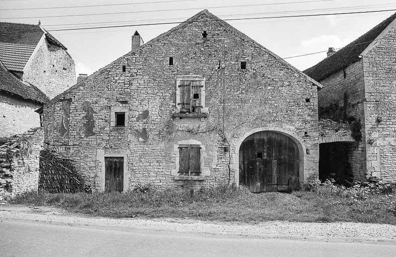 Façade antérieure. © Bernard Lardière / Région Bourgogne-Franche-Comté, Inventaire du patrimoine - 1981