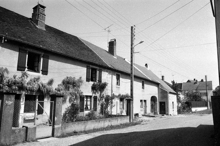 Vue de trois quarts gauche. © Bernard Lardière / Région Bourgogne-Franche-Comté, Inventaire du patrimoine - 1981