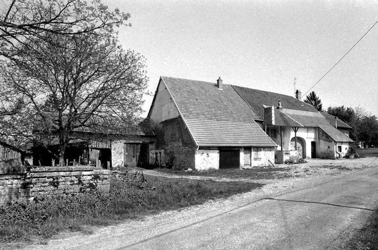 Vue d'ensemble. © Bernard Lardière / Région Bourgogne-Franche-Comté, Inventaire du patrimoine - 1981