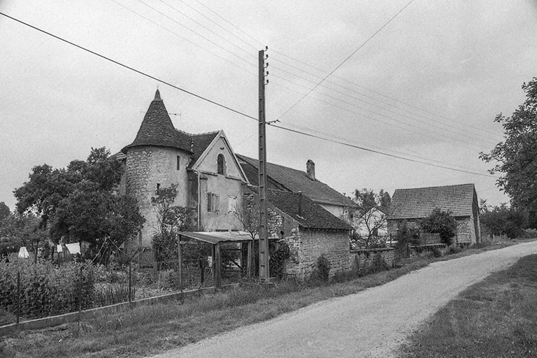 Vue de trois quarts gauche. © Bernard Lardière / Région Bourgogne-Franche-Comté, Inventaire du patrimoine - 1981