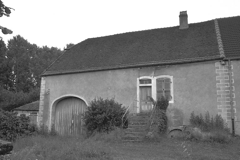 Façade antérieure. © Yves Sancey / Région Bourgogne-Franche-Comté, Inventaire du patrimoine - 1981