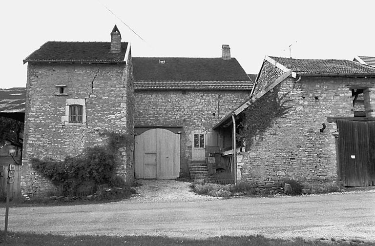Vue d'ensemble depuis la rue. © Bernard Lardière / Région Bourgogne-Franche-Comté, Inventaire du patrimoine - 1981