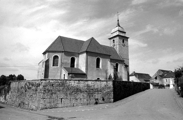 Façade latérale gauche. © Bernard Lardière / Région Bourgogne-Franche-Comté, Inventaire du patrimoine - 1981
