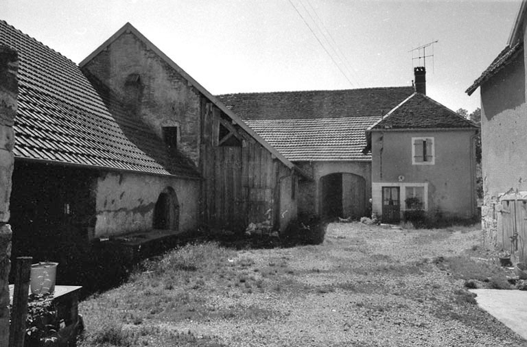 Habitation et parties agricoles. © Bernard Lardière / Région Bourgogne-Franche-Comté, Inventaire du patrimoine - 1981