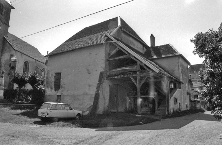 Vue d'ensemble depuis la Grande Rue en 1981. © Bernard Lardière / Région Bourgogne-Franche-Comté, Inventaire du patrimoine - 1981