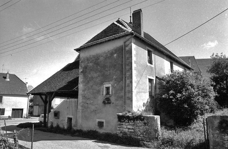 Façade postérieure en 1981. © Bernard Lardière / Région Bourgogne-Franche-Comté, Inventaire du patrimoine - 1981