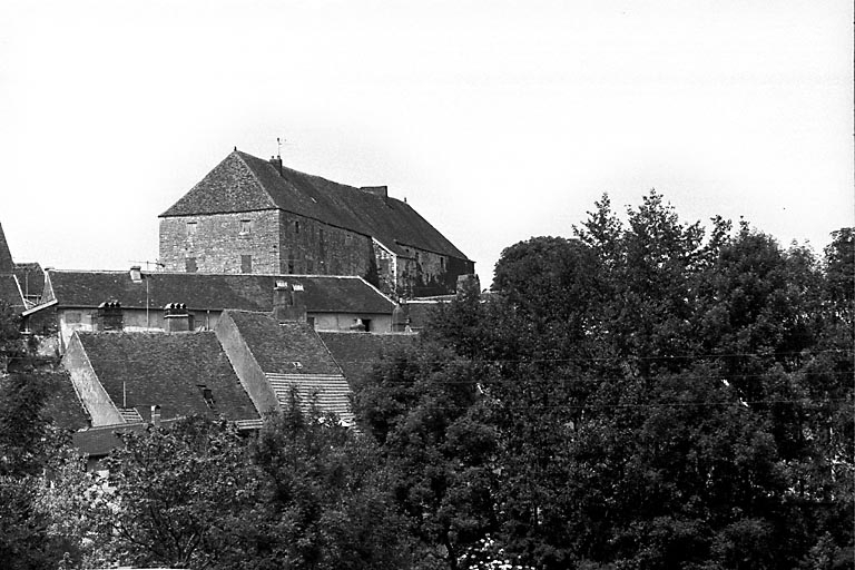 Vue d'ensemble éloignée. © Bernard Lardière / Région Bourgogne-Franche-Comté, Inventaire du patrimoine - 1981