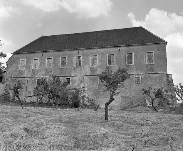 Les communs : façades postérieures. © Yves Sancey / Région Bourgogne-Franche-Comté, Inventaire du patrimoine - 1981