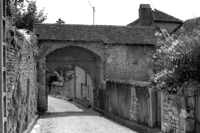 Porte Loigerot : façade intérieure. © Bernard Lardière / Région Bourgogne-Franche-Comté, Inventaire du patrimoine - 1981