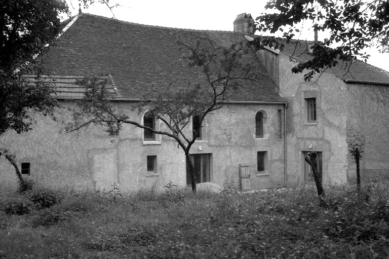 Façade latérale gauche. © Bernard Lardière / Région Bourgogne-Franche-Comté, Inventaire du patrimoine - 1981