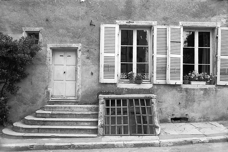 Détail du rez-de-chaussée. © Bernard Lardière / Région Bourgogne-Franche-Comté, Inventaire du patrimoine - 1981