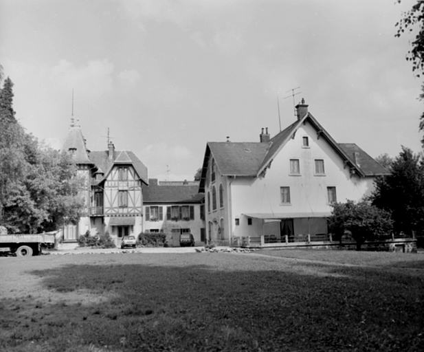 Vue d'ensemble depuis l'ouest en 1981. SRI. Enquête régionale sur les bâtiments industriels (1979-1981). © Yves Sancey / Région Bourgogne-Franche-Comté, Inventaire du patrimoine - 1981