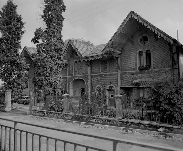 Façade sur rue de la ferme en 1981. SRI. Enquête régionale sur les bâtiments industriels (1979-1981). © Yves Sancey / Région Bourgogne-Franche-Comté, Inventaire du patrimoine - 1981