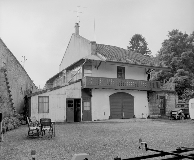 Logement et écurie en 1981. SRI. Enquête régionale sur les bâtiments industriels (1979-1981). © Yves Sancey / Région Bourgogne-Franche-Comté, Inventaire du patrimoine - 1981