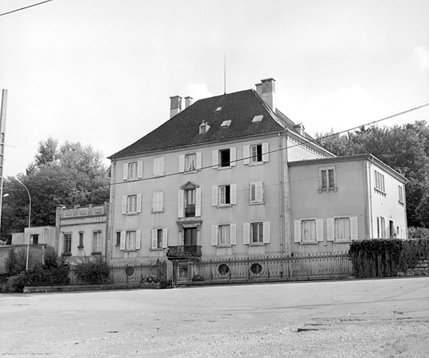 Façade sur rue en 1981. SRI. Enquête régionale sur les bâtiments industriels (1979-1981). © Yves Sancey / Région Bourgogne-Franche-Comté, Inventaire du patrimoine - 1981