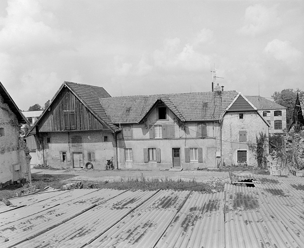 Dépendances : ferme des Grandes Planches. Façade postérieure en 1981. SRI. Enquête régionale sur les bâtiments industriels (1979-1981). © Yves Sancey / Région Bourgogne-Franche-Comté, Inventaire du patrimoine - 1981