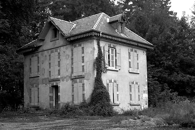Dépendance du château Jules Japy (détruit en 1975) en 1981 SRI. Enquête régionale sur les bâtiments industriels (1979-1981). © Yves Sancey / Région Bourgogne-Franche-Comté, Inventaire du patrimoine - 1981