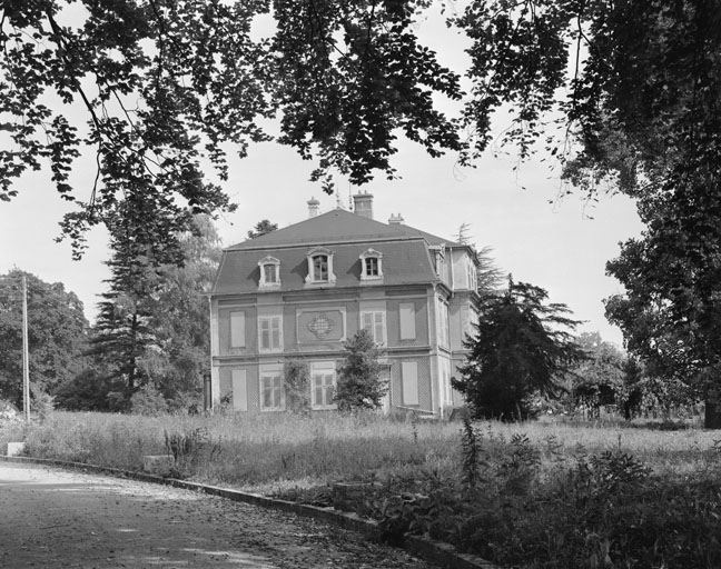 Façade ouest en 1981. SRI. Enquête régionale sur les bâtiments industriels (1979-1981). © Yves Sancey / Région Bourgogne-Franche-Comté, Inventaire du patrimoine - 1981