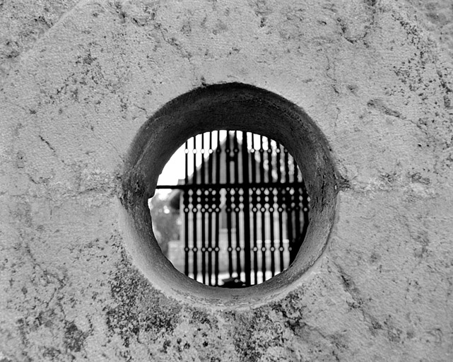 L'orangerie en 1981. Détail d'une baie d'aération. SRI. Enquête régionale sur les bâtiments industriels (1979-1981). © Yves Sancey / Région Bourgogne-Franche-Comté, Inventaire du patrimoine - 1981