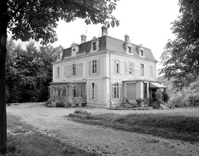 Vue de trois quarts depuis le nord-ouest en 1981. SRI. Enquête régionale sur les bâtiments industriels (1979-1981). © Yves Sancey / Région Bourgogne-Franche-Comté, Inventaire du patrimoine - 1981