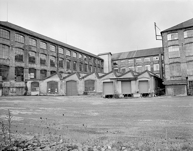 La cour dite du Fer à cheval en 1981. SRI. Inventaire topographique du canton de Beaucourt (1981-1982). © Yves Sancey / Région Bourgogne-Franche-Comté, Inventaire du patrimoine - 1981