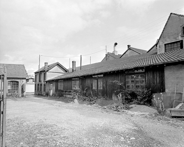 La cour de la fonderie en 1981. SRI. Enquête régionale sur les bâtiments industriels (1979-1981). © Yves Sancey / Région Bourgogne-Franche-Comté, Inventaire du patrimoine - 1981