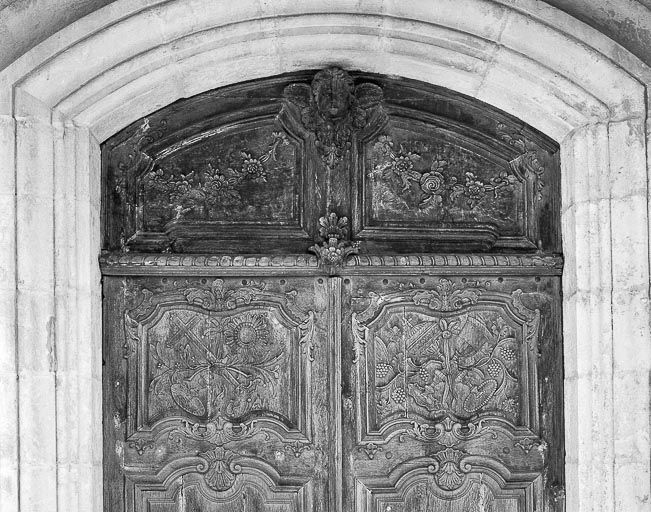 Détail de la première porte d'entrée. © Yves Sancey / Région Bourgogne-Franche-Comté, Inventaire du patrimoine - 1982
