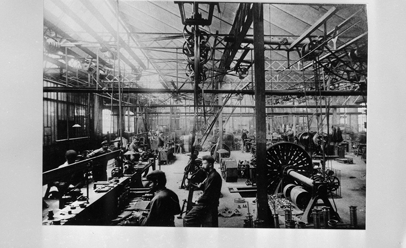 Intérieur de l'atelier d'ajustage (1), vers 1890-1900. © D.  Dominguez (reproduction) / Région Bourgogne-Franche-Comté, Inventaire du patrimoine - 1982 Intérieur de l'atelier d'ajustage (1), vers 1890-1900. © D.  Dominguez (reproduction) / Région Bourgogne-Franche-Comté, Inventaire du patrimoine - 1982
